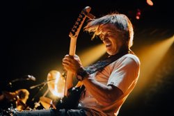 George Lynch< - Click For Larger Image